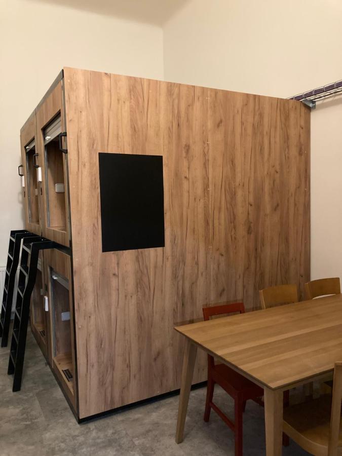 Capsule Hostel Zizkov Tower Prague Ngoại thất bức ảnh